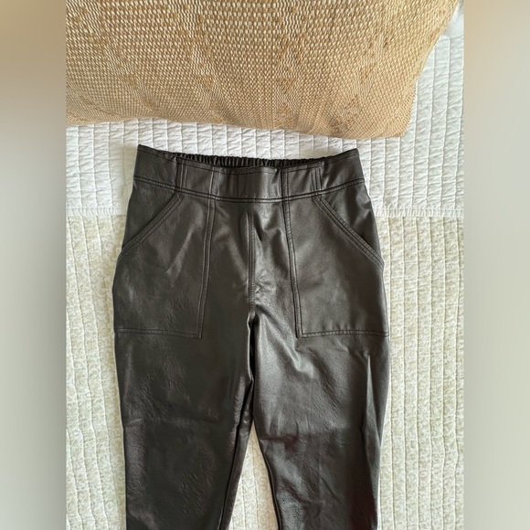SPANX Luxe Faux Leather Jogger Pant | Black | Size Medium - Picture 6 of 16